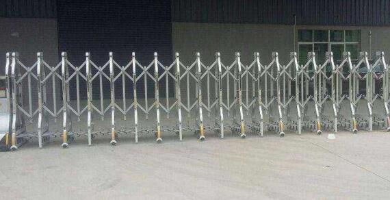 山海望府選用臺(tái)州出安智能電動(dòng)伸縮門彰顯個(gè)性