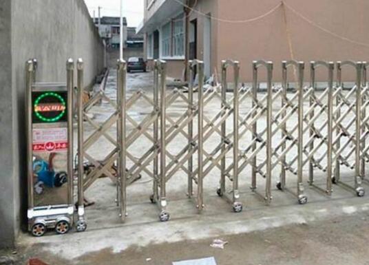 立成檀香府選用臺(tái)州出安智能電動(dòng)伸縮門