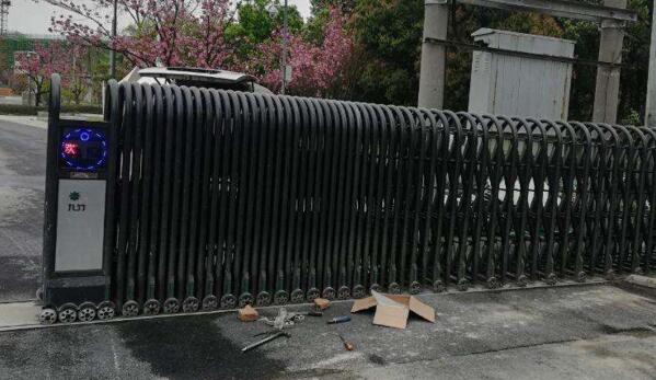 臺州出安智能伸縮門成功落地臺州學(xué)院創(chuàng)業(yè)學(xué)院