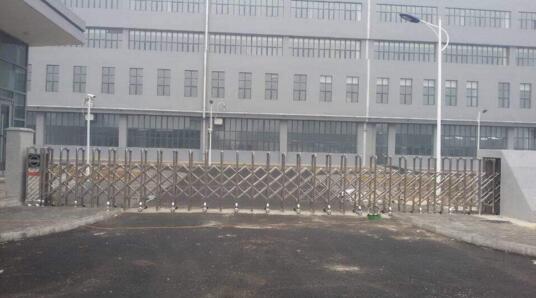 邯鄲市三泰膠業(yè)有限公司選用邯鄲出安智能伸縮門彰顯個(gè)性