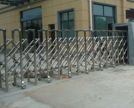 邯鄲出安智能為凱萊帝景增添伸縮門