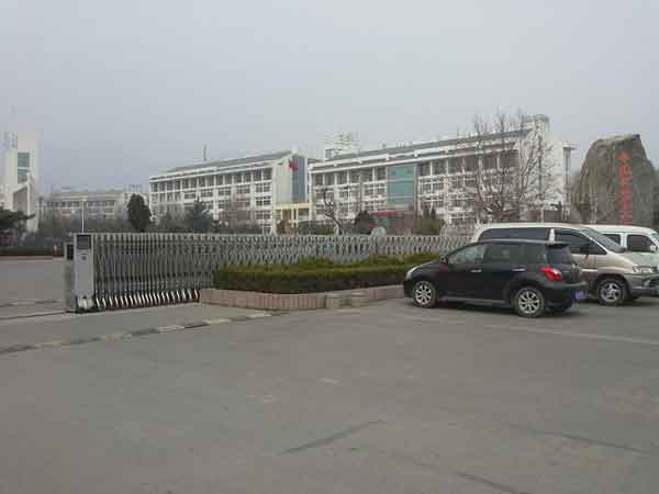 慶賀泰安出安智能伸縮門進駐泰山職業(yè)技術(shù)學院