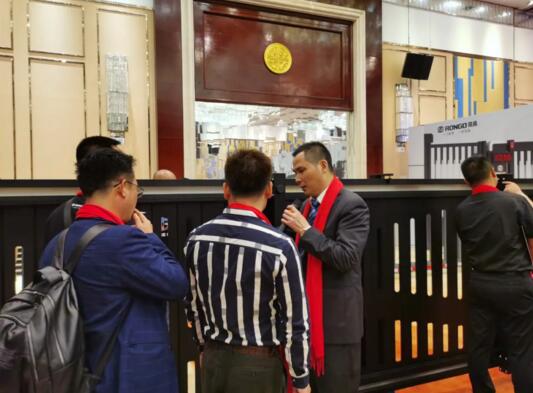 黃總對(duì)這幾款新品進(jìn)行了細(xì)致的闡述和介紹