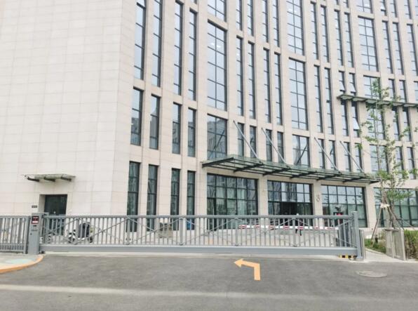 榮高伸縮門(mén)北京總代理?xiàng)钣老壬o予了高度的認(rèn)可