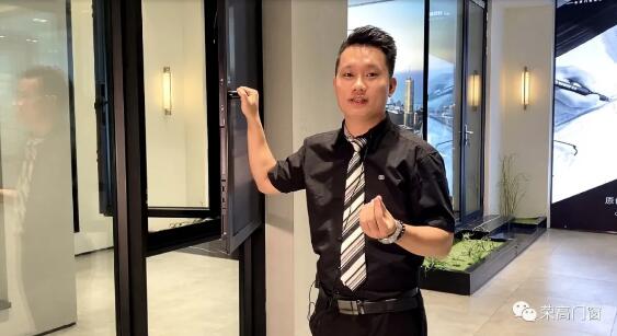 榮高門窗招商部部長(zhǎng)金國(guó)定先生