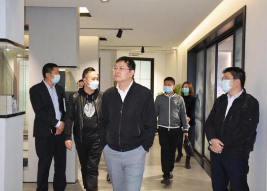 疫情期間，區(qū)、鎮(zhèn)政府領(lǐng)導(dǎo)蒞臨榮高門窗慰問走訪，助力復(fù)工復(fù)產(chǎn)！