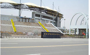 秦皇島奧林匹克體育中心伸縮門工程案例 - 中出網(wǎng)-智能出入口與停車充電門戶