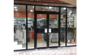 保利達翠堤灣BF-SE3190型號肯德基門案例 - 中出網-智能出入口與停車充電門戶