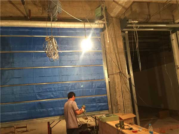 淮安萬達(dá)廣場店應(yīng)用淮安出安智能快速門