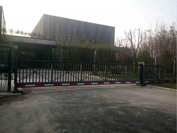 衡陽(yáng)奧星游泳館懸浮平移門(mén)案例 - 中出網(wǎng)-智能出入口與停車(chē)充電門(mén)戶(hù)