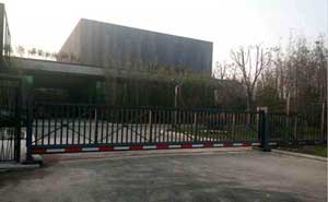 衡陽(yáng)奧星游泳館懸浮平移門案例