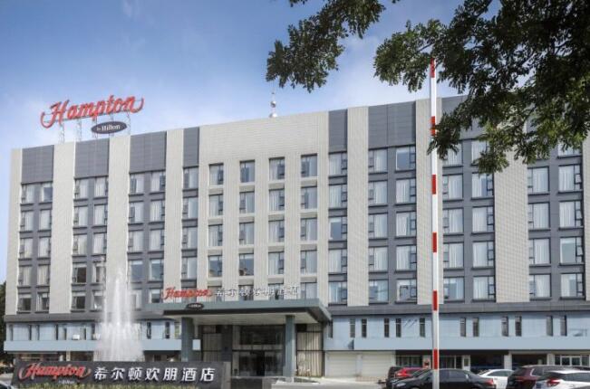 濱州出安智能道閘為濱州希爾頓歡朋酒店提供保駕護(hù)航   