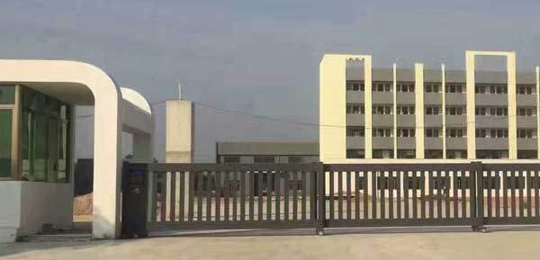 江門(mén)出安智能電動(dòng)平移門(mén)成江門(mén)谷瑞澳食品有限公司大門(mén)口一道美景