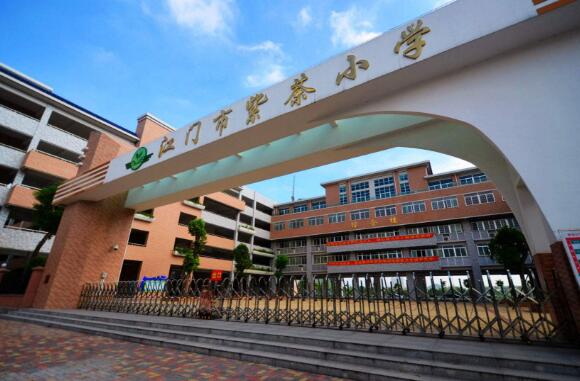 江門(mén)出安智能為紫茶小學(xué)大門(mén)口添加電動(dòng)伸縮門(mén)