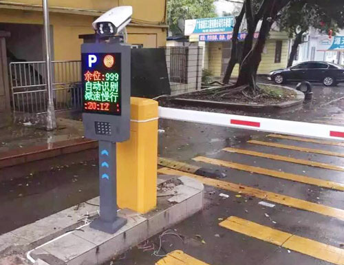 許昌新田360廣場(chǎng)停車場(chǎng)系統(tǒng)案例 - 中出網(wǎng)-智能出入口與停車充電門戶