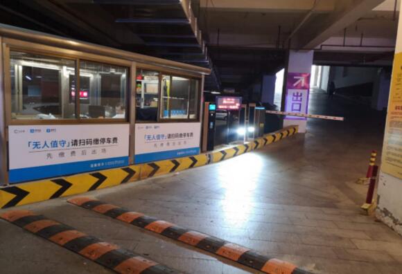 中華城停車場(chǎng)出入口