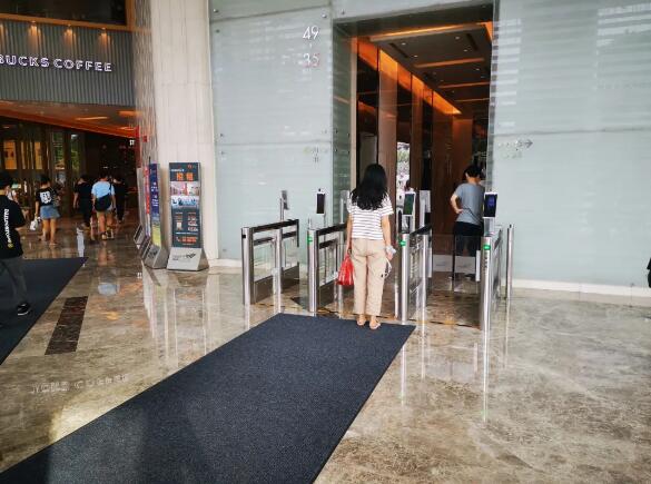 全新AI測溫·捷順人行防控通道整體解決方案