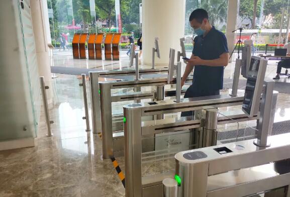 訪客直接線上填寫預(yù)約信息和健康登記