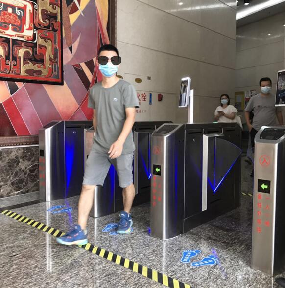 智慧擺閘3405B，員工“刷臉”一秒通行