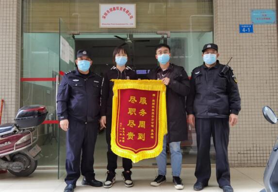 深圳寶安 袁梟淘（右二）