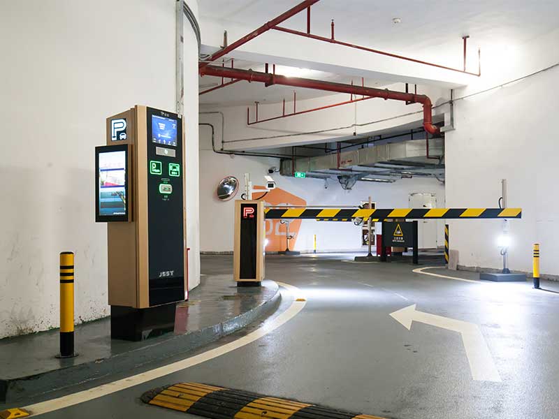 深圳華強北九方購物中心停車場系統(tǒng)案例 - 中出網(wǎng)-智能出入口與停車充電門戶