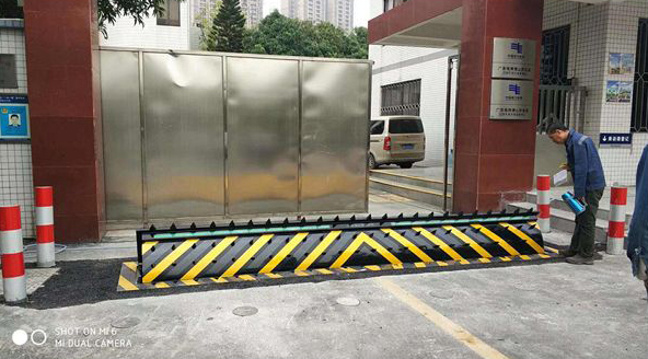 路障機(jī) - 中出網(wǎng)-智能出入口與停車(chē)充電門(mén)戶(hù)