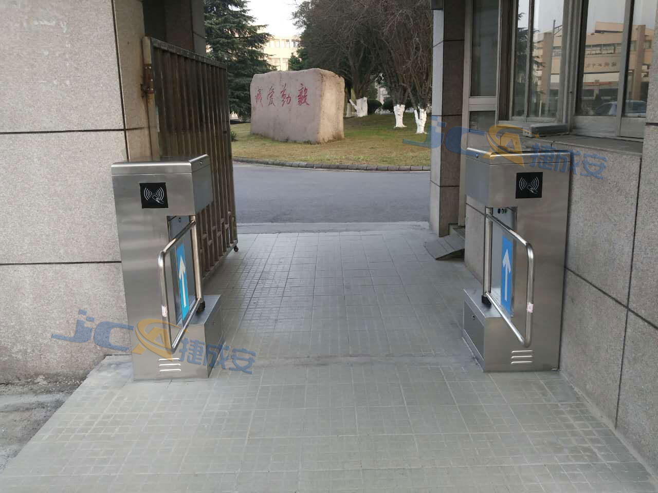 熱烈祝賀湖州出安智能擺閘進駐湖州二中