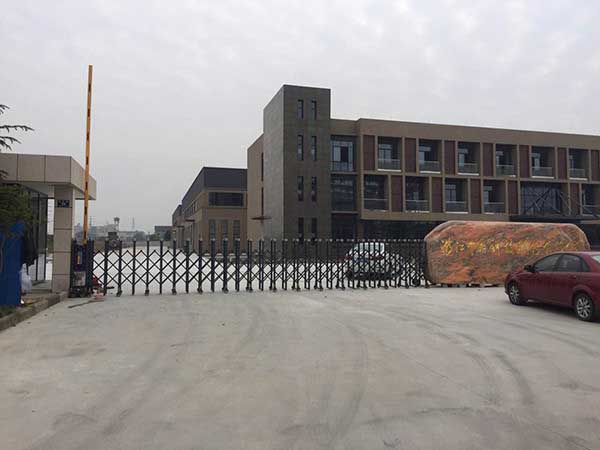 慶賀湖州出安智能電動伸縮門進(jìn)駐浙江中晶科技能源有限公司