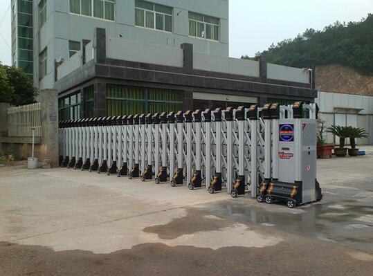 湖州出安智能電動伸縮門進(jìn)駐長能電池集團大門口