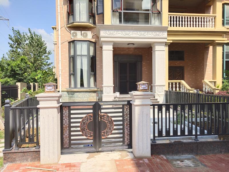 鋁藝大門案例 - 中出網(wǎng)-智能出入口與停車充電門戶