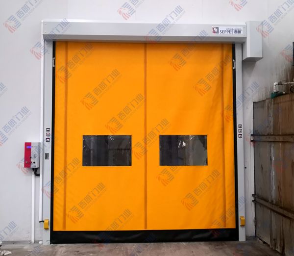 張家港電動感應帆布卷簾門