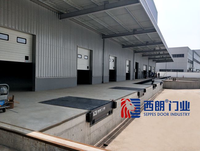 昆山倉(cāng)庫(kù)碼頭叉車裝卸貨平臺(tái)