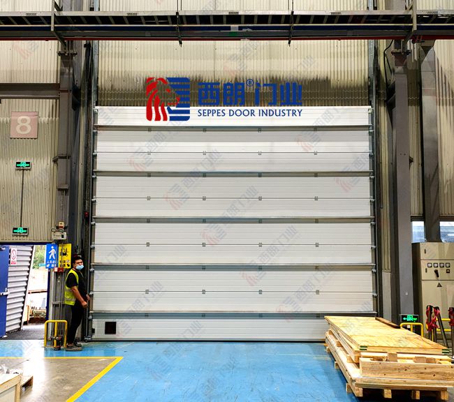 鎮(zhèn)江電動(dòng)分節(jié)式保溫滑升門