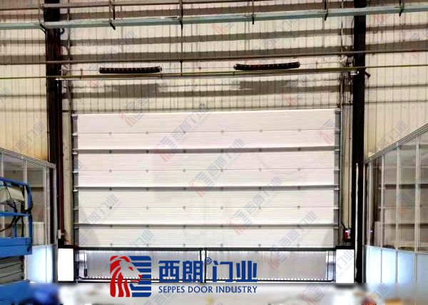 南通帶抗風(fēng)背筋的工業(yè)提升門(mén)