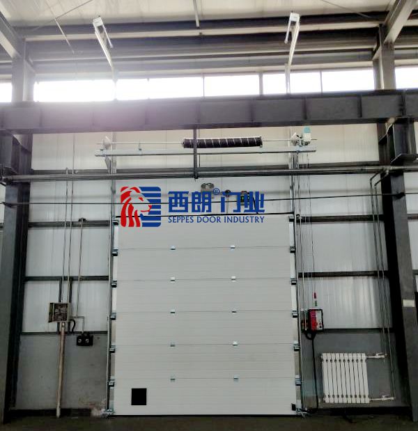 太倉鋼制電動(dòng)滑升門