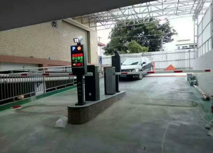 棗莊中奧萬融公館車牌識別系統(tǒng)案例 - 中出網(wǎng)-智能出入口與停車充電門戶
