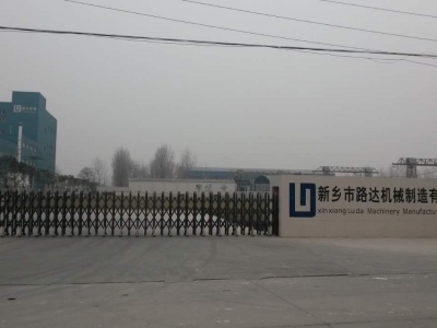 新鄉(xiāng)路達(dá)機(jī)械制造有限公司電動伸縮門案例 - 中出網(wǎng)-智能出入口與停車充電門戶