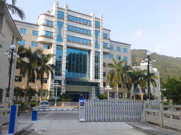 汕頭市龍欣實(shí)業(yè)有限公司伸縮門案例 - 中出網(wǎng)-智能出入口與停車充電門戶