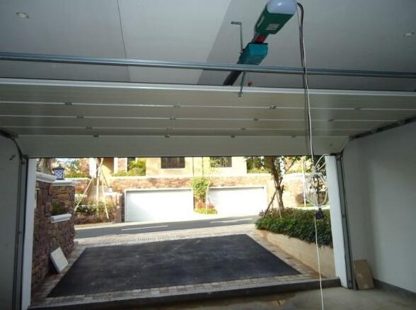 信陽出安智能車庫門在公園春曉的工程驗收