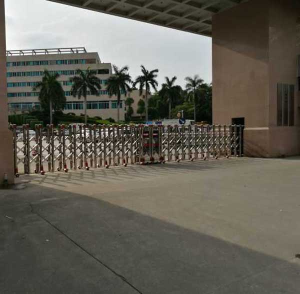 通遼市人民政府電動(dòng)伸縮門案例 - 中出網(wǎng)-智能出入口與停車充電門戶