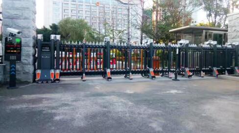 赤峰農(nóng)業(yè)銀行伸縮門案例 - 中出網(wǎng)-智能出入口與停車充電門戶