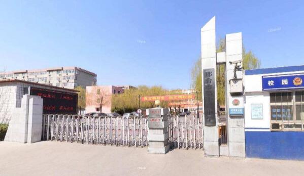 邢臺(tái)現(xiàn)代職業(yè)學(xué)校安裝邢臺(tái)出安智能伸縮門(mén)正式投入使用