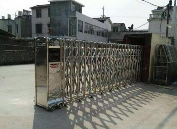 國際新城選用邢臺(tái)出安智能伸縮門彰顯個(gè)性