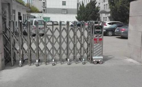 邢臺出安智能電動伸縮門成功安裝在邢臺中路縱橫科技開發(fā)有限公司大門口