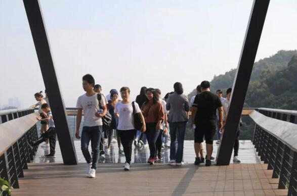 四支隊伍步行2公里到達羊臺山森林公園