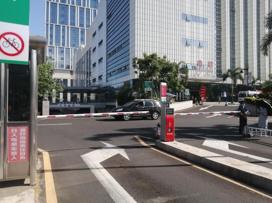 醫(yī)院選用了道爾恭三一體機6進6出+車位引導(dǎo)系統(tǒng)