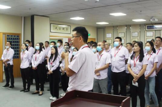 會(huì)議由商務(wù)部經(jīng)理常松陽(yáng)主持，營(yíng)銷中心賀總作了動(dòng)員