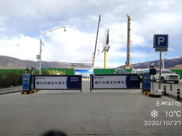 道爾智控簡(jiǎn)系列車牌識(shí)別+廣告道閘近日入駐玉樹(shù)機(jī)場(chǎng)