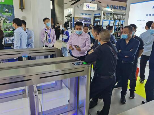 道爾恭V一體機是一款集車牌識別與道閘機一體化的智慧停車場設(shè)備