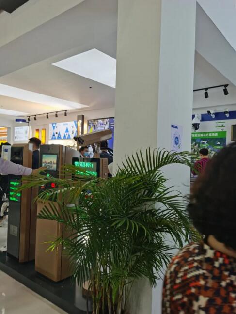 道爾智控與堅朗為現(xiàn)場觀眾展示的無人值守出入口系統(tǒng)